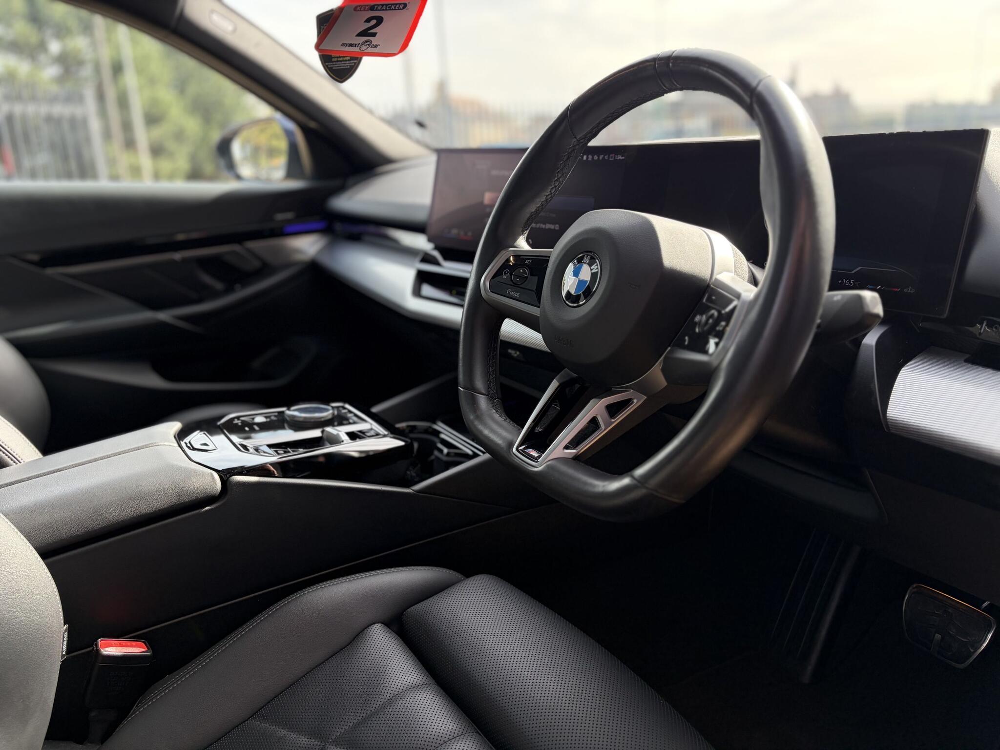 BMW 5 Series view 17
