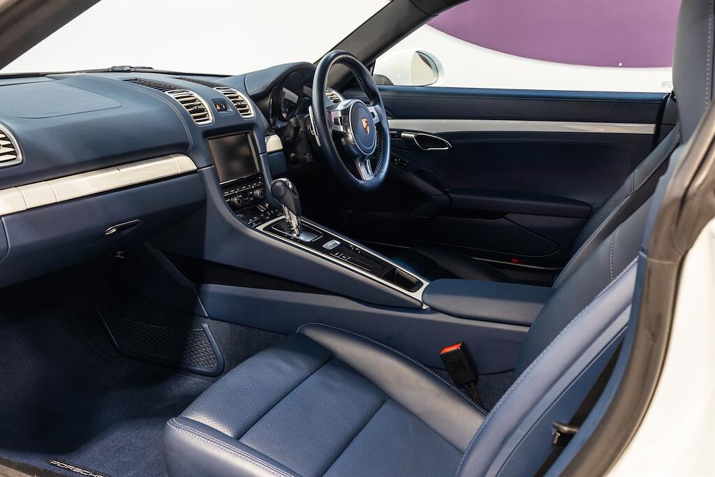 Porsche Cayman view 9