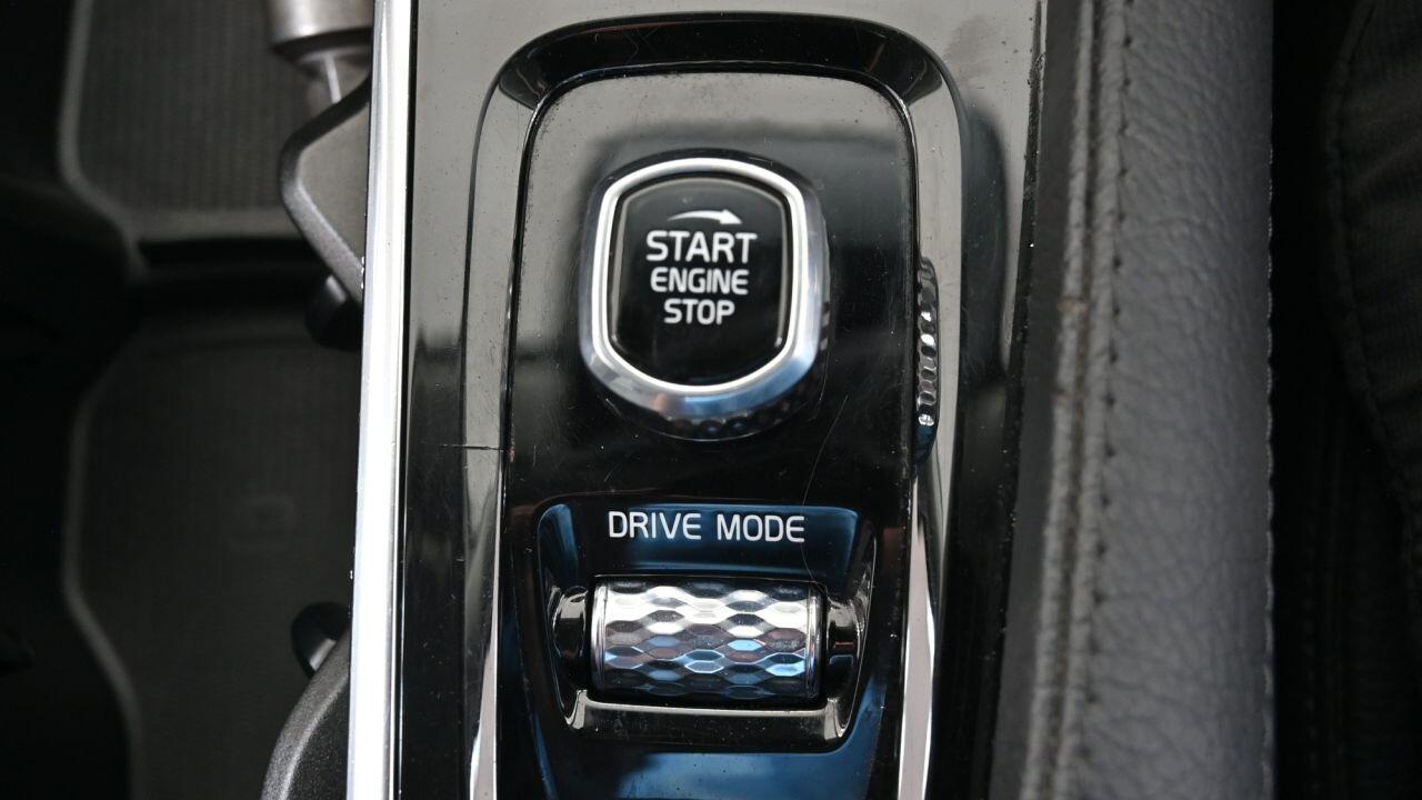 Volvo XC90 view 18