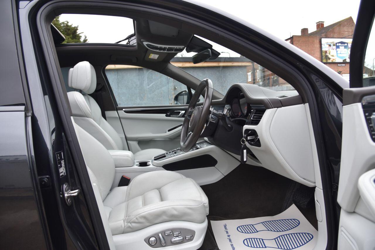 Porsche Macan view 23