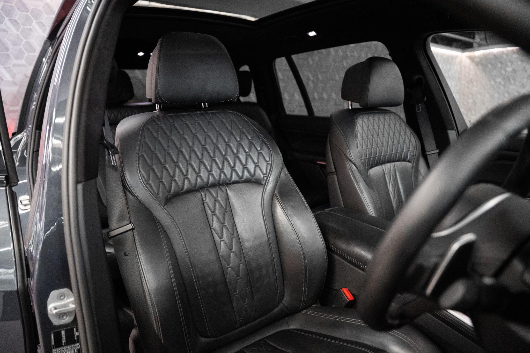 BMW X7 view 12