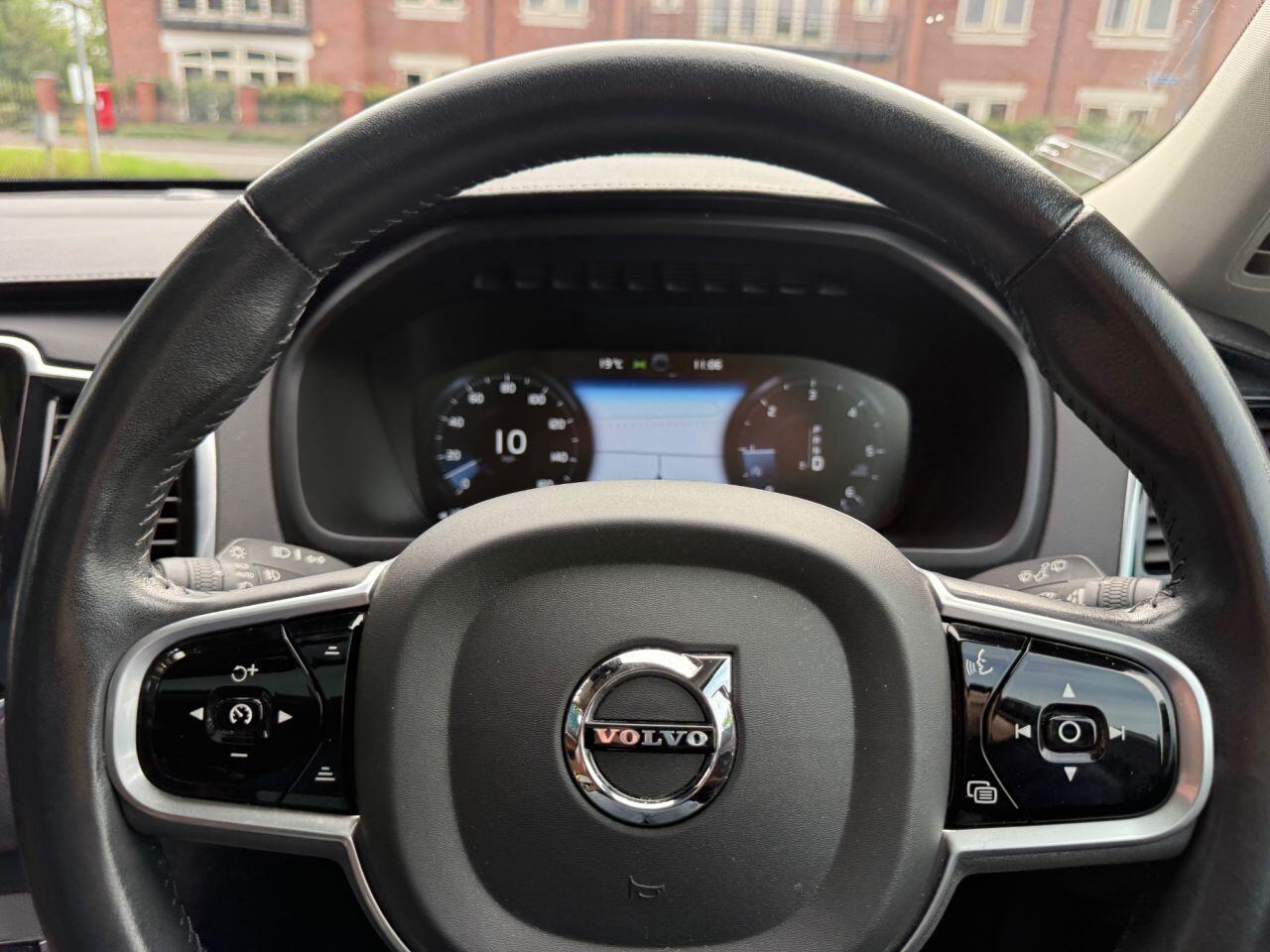 Volvo XC90 view 13