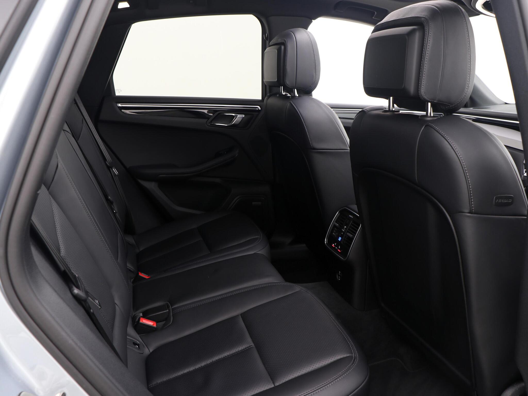 Porsche Macan view 27
