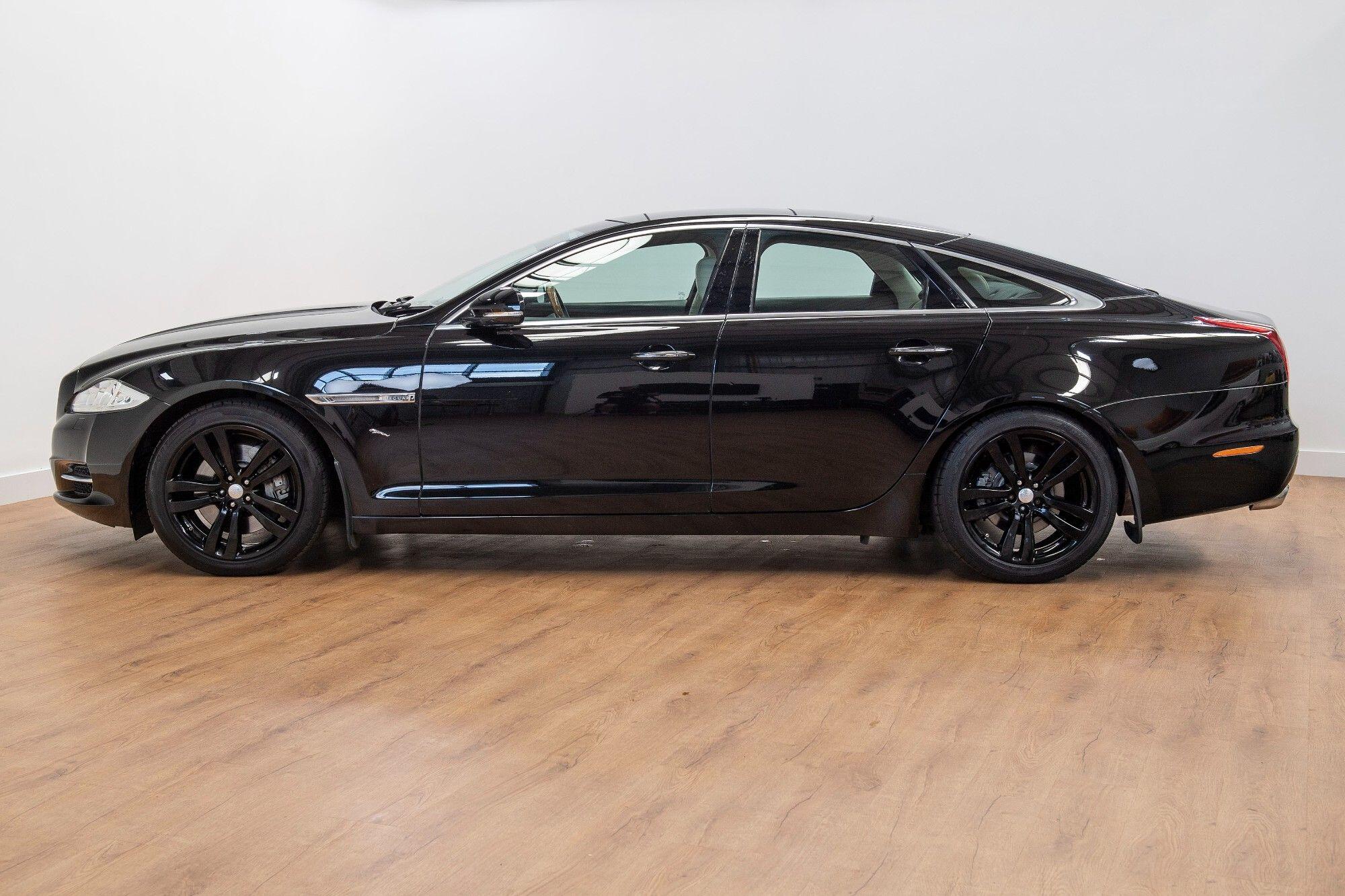 Jaguar XJ view 4