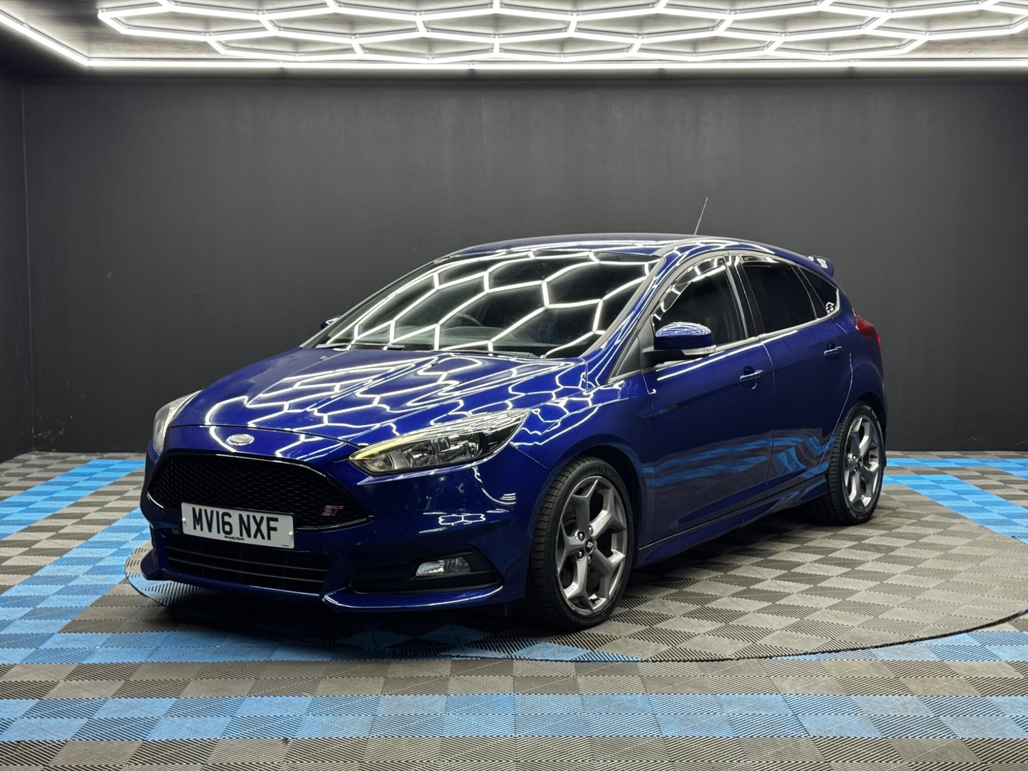 Ford Focus view 3