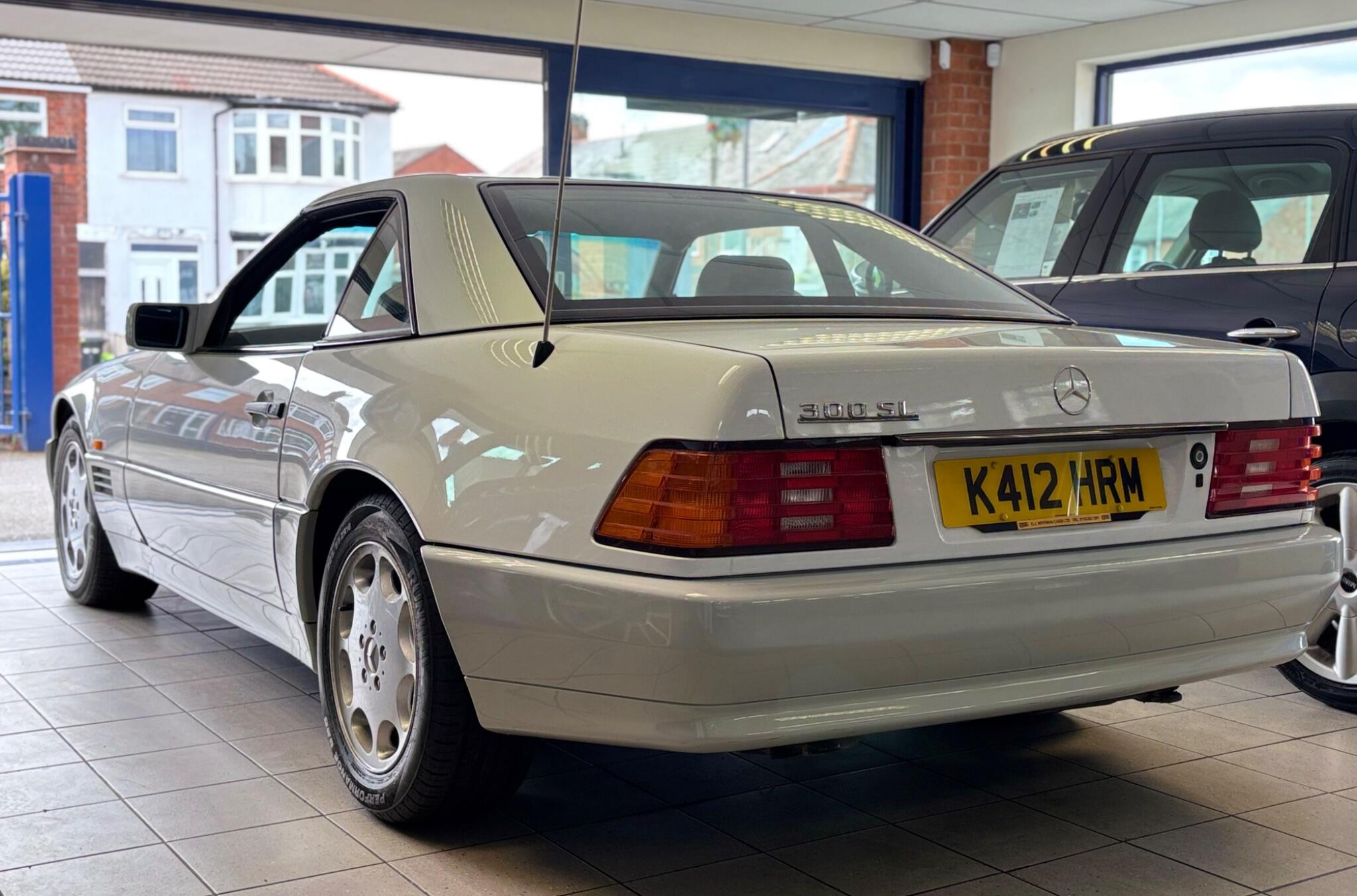 Mercedes-Benz 300 view 6
