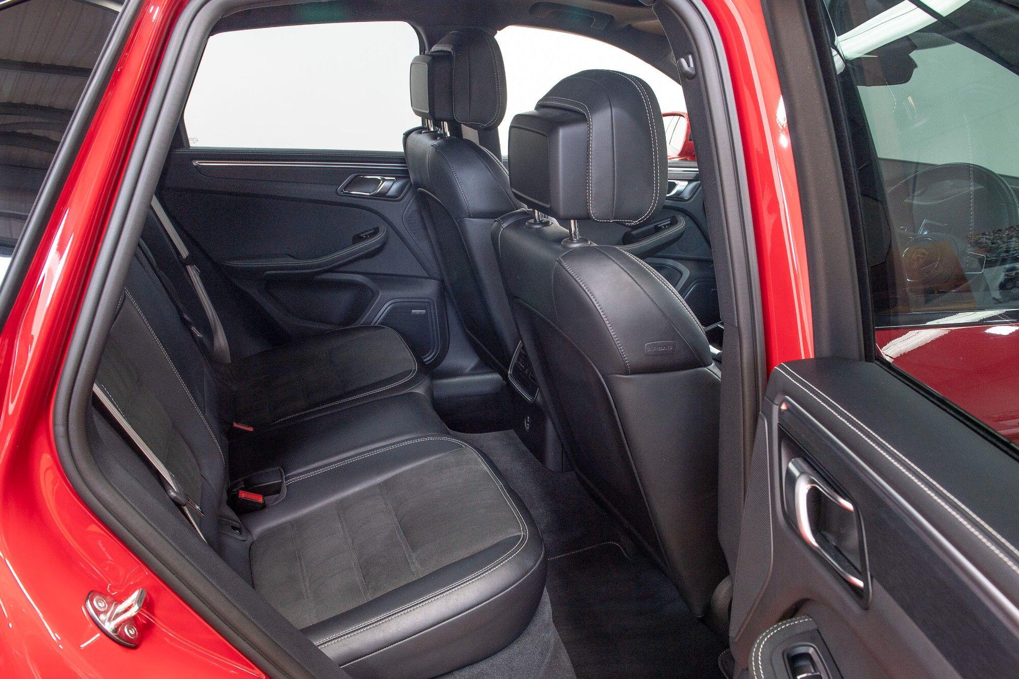Porsche Macan view 34