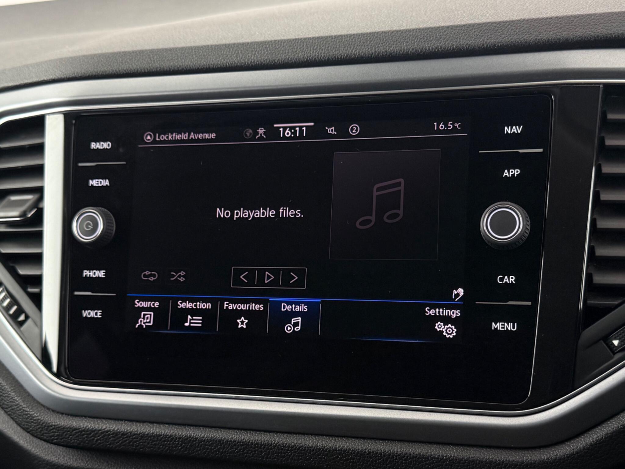 Volkswagen T-Roc view 25