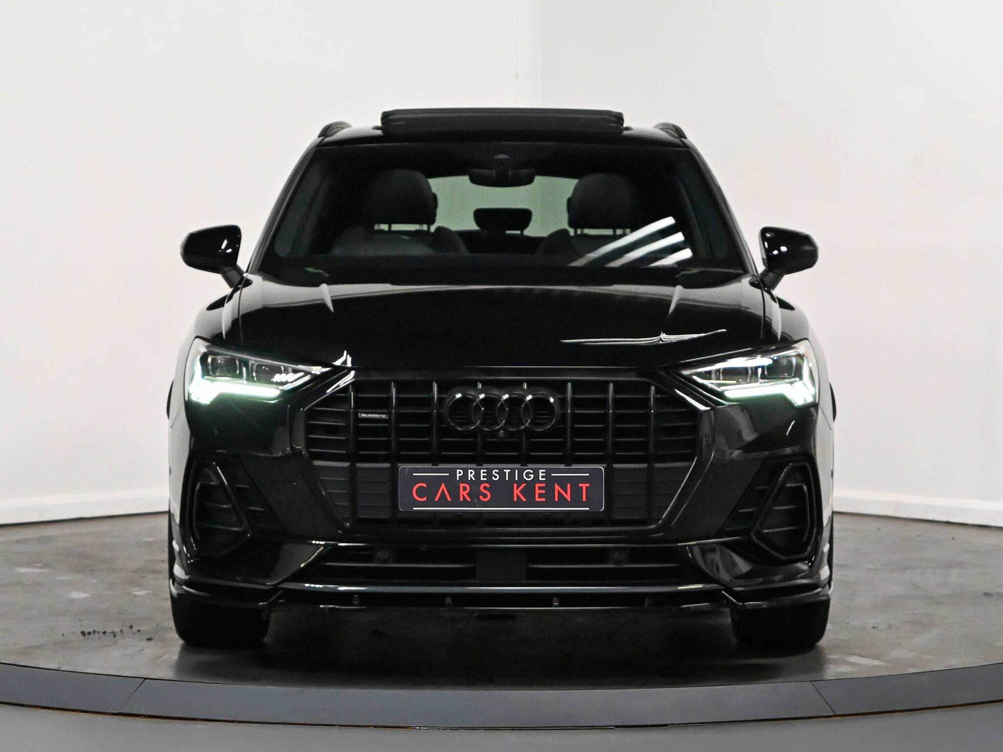 Audi Q3 view 23