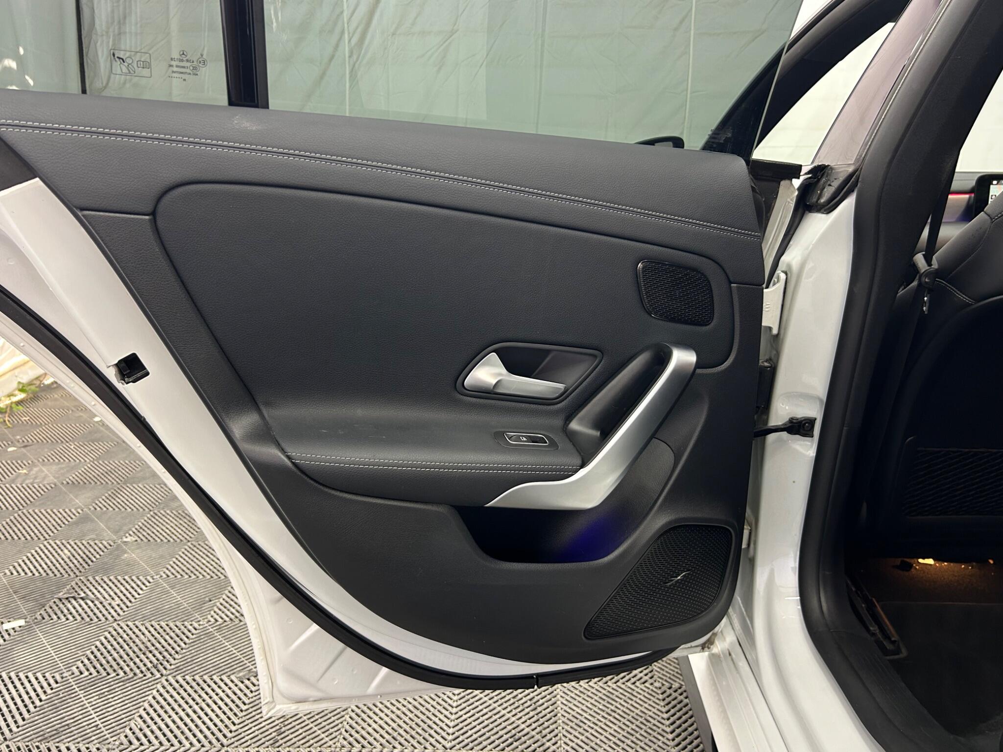 Mercedes-Benz Cla view 28