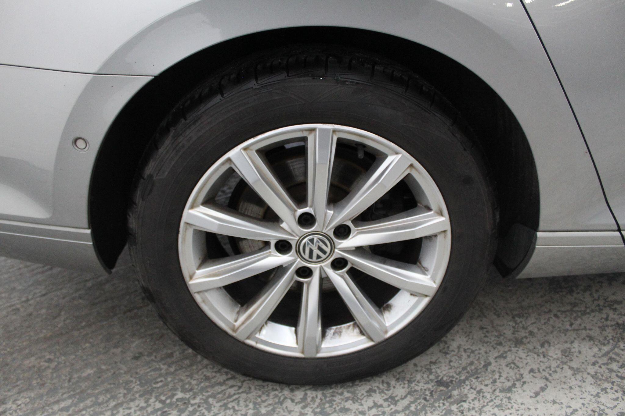 Volkswagen Passat view 54