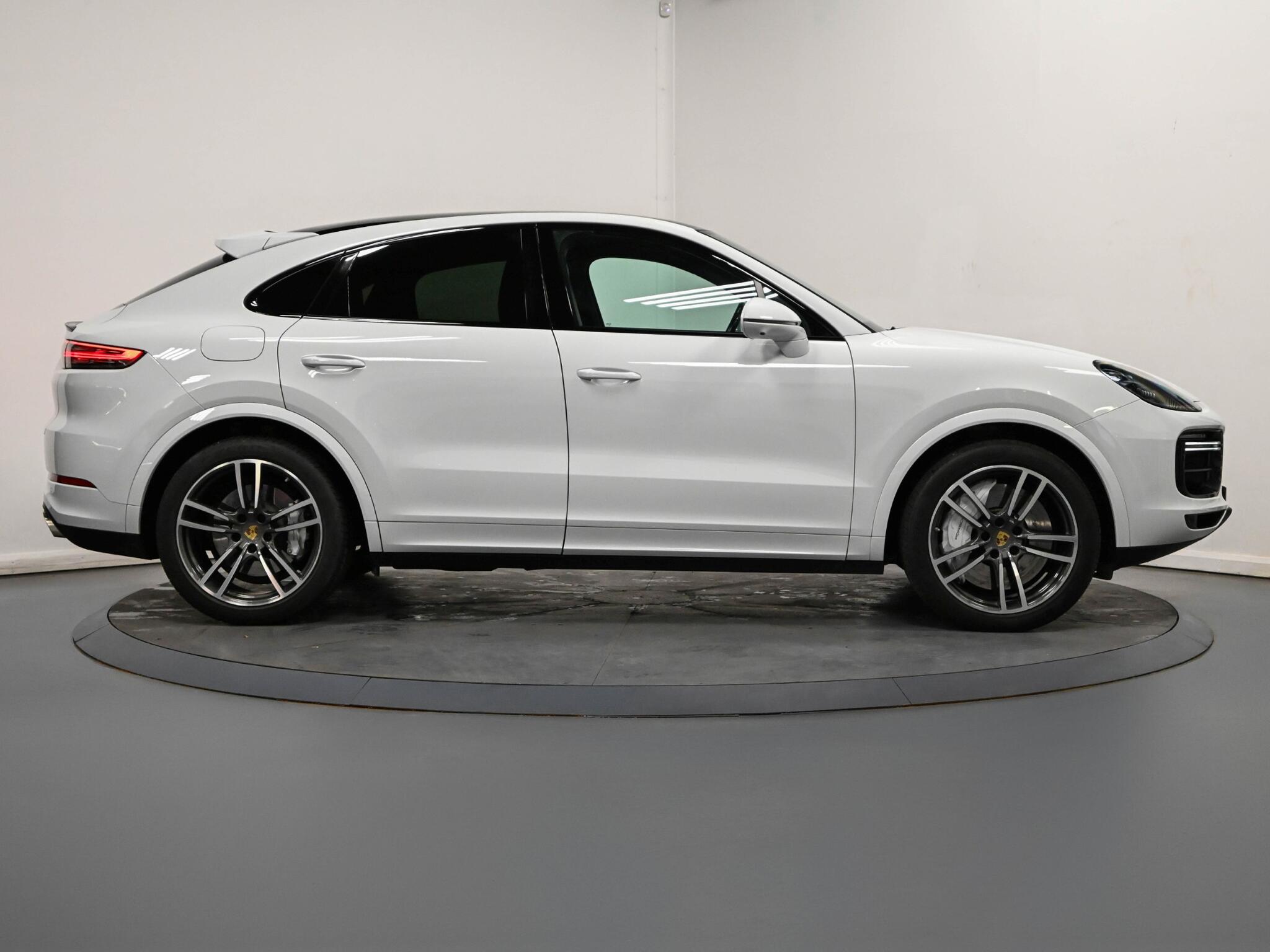 Porsche Cayenne view 27
