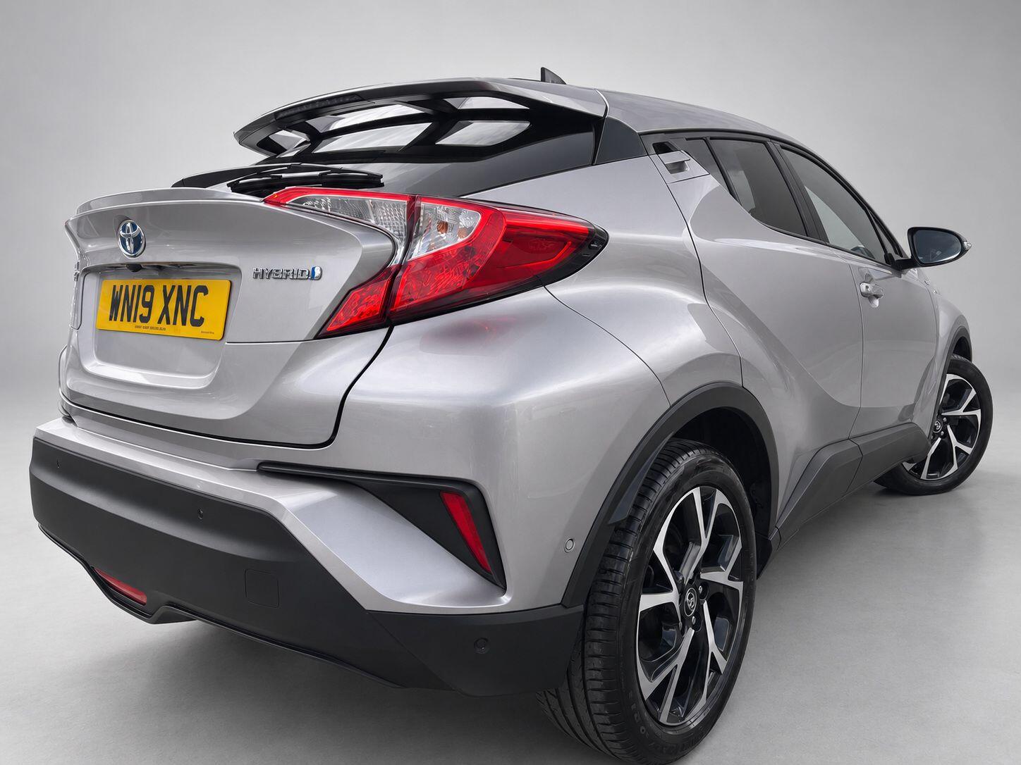 Toyota C-HR view 11