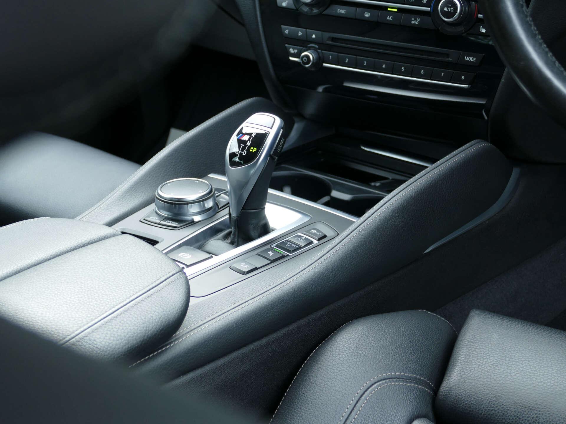 BMW X6 view 23
