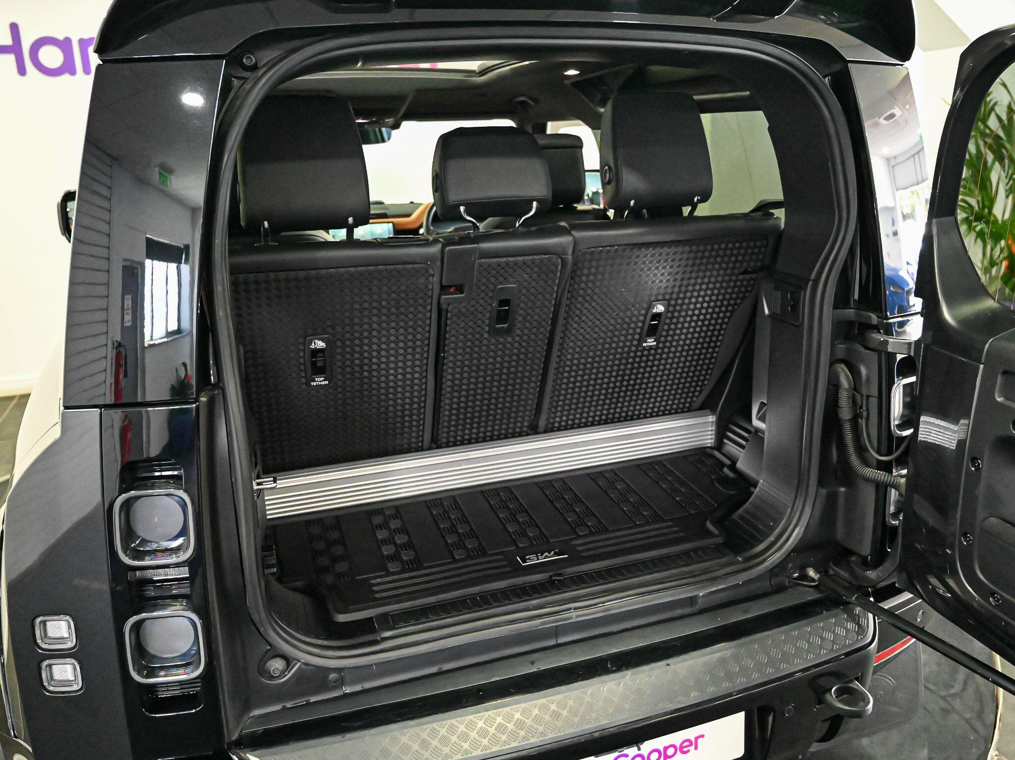 Land Rover Defender view 29
