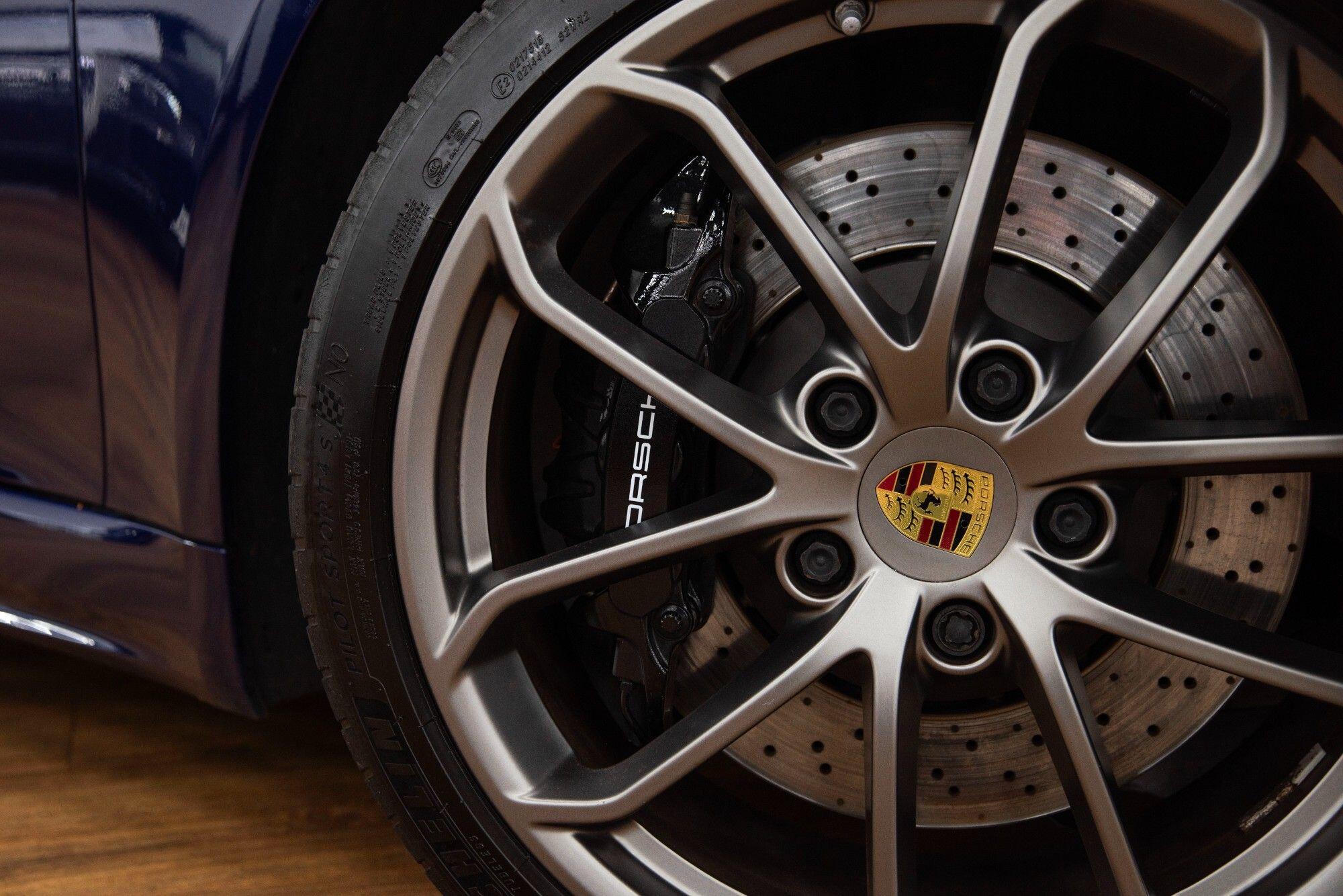 Porsche 718 Spyder view 6