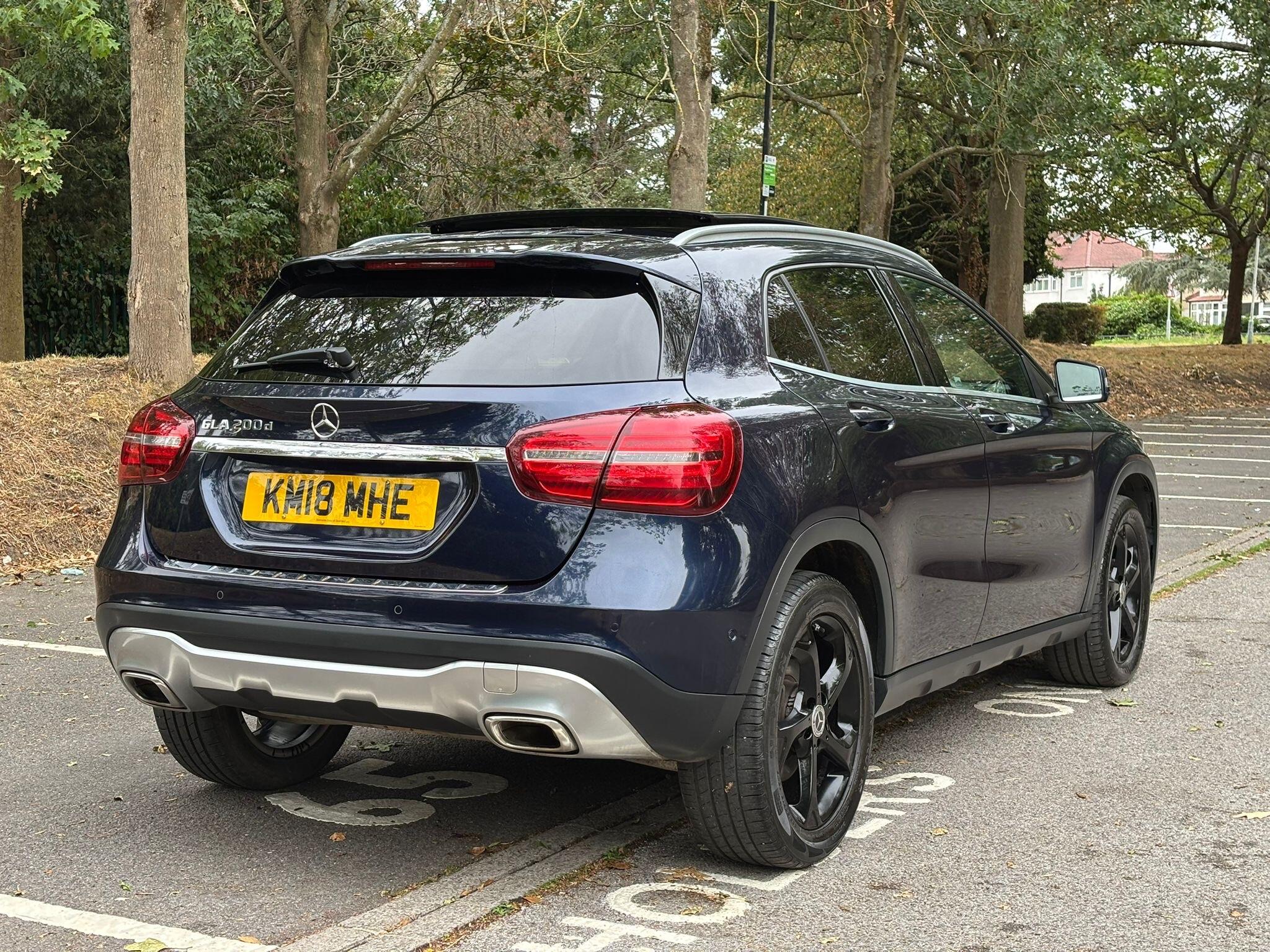 Mercedes-Benz GLA view 4