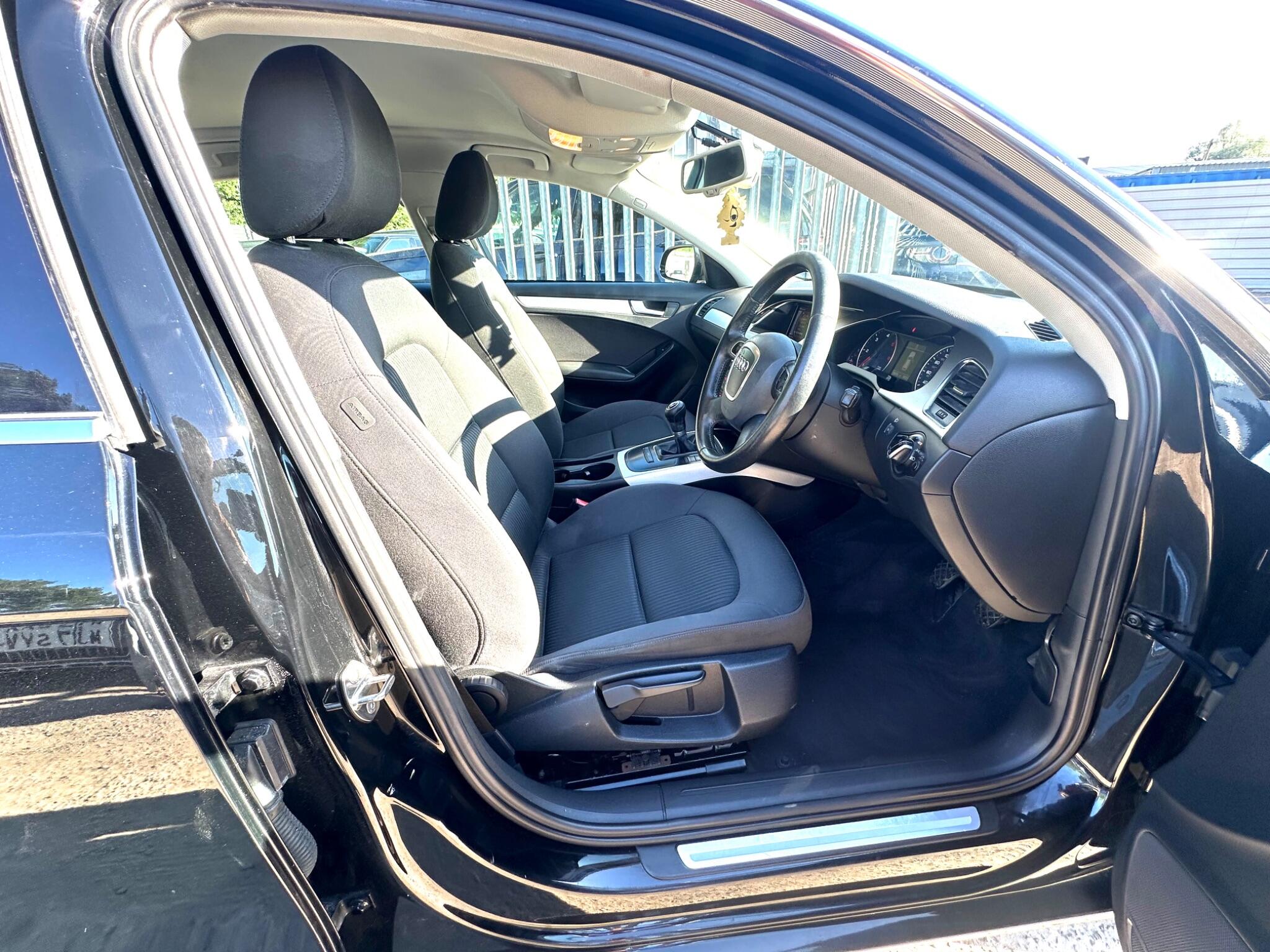 Audi A4 Avant view 12