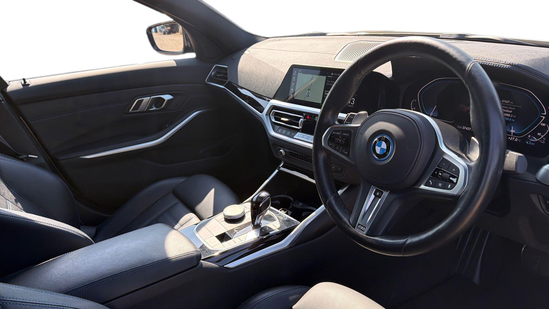 BMW 3 Series view 6