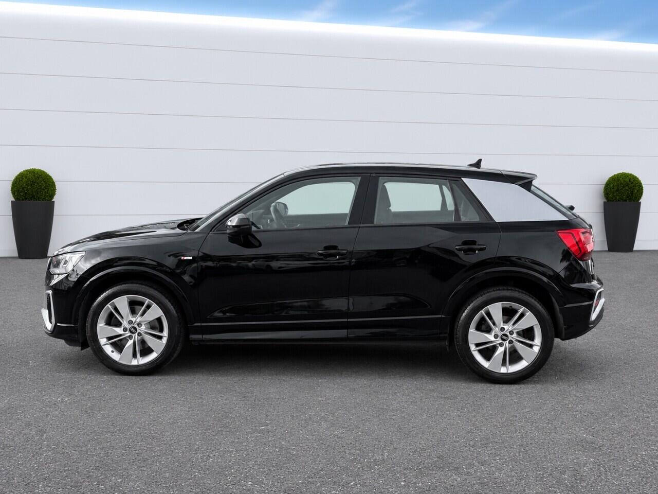 Audi Q2 view 7
