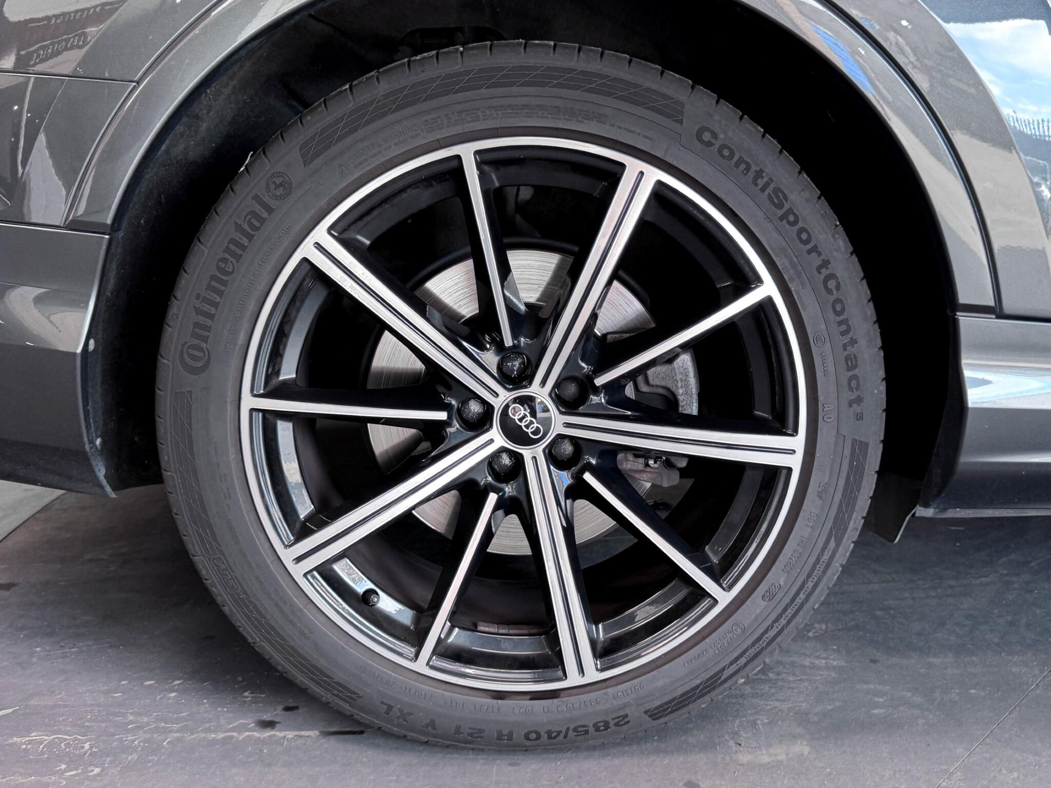 Audi Q7 view 56