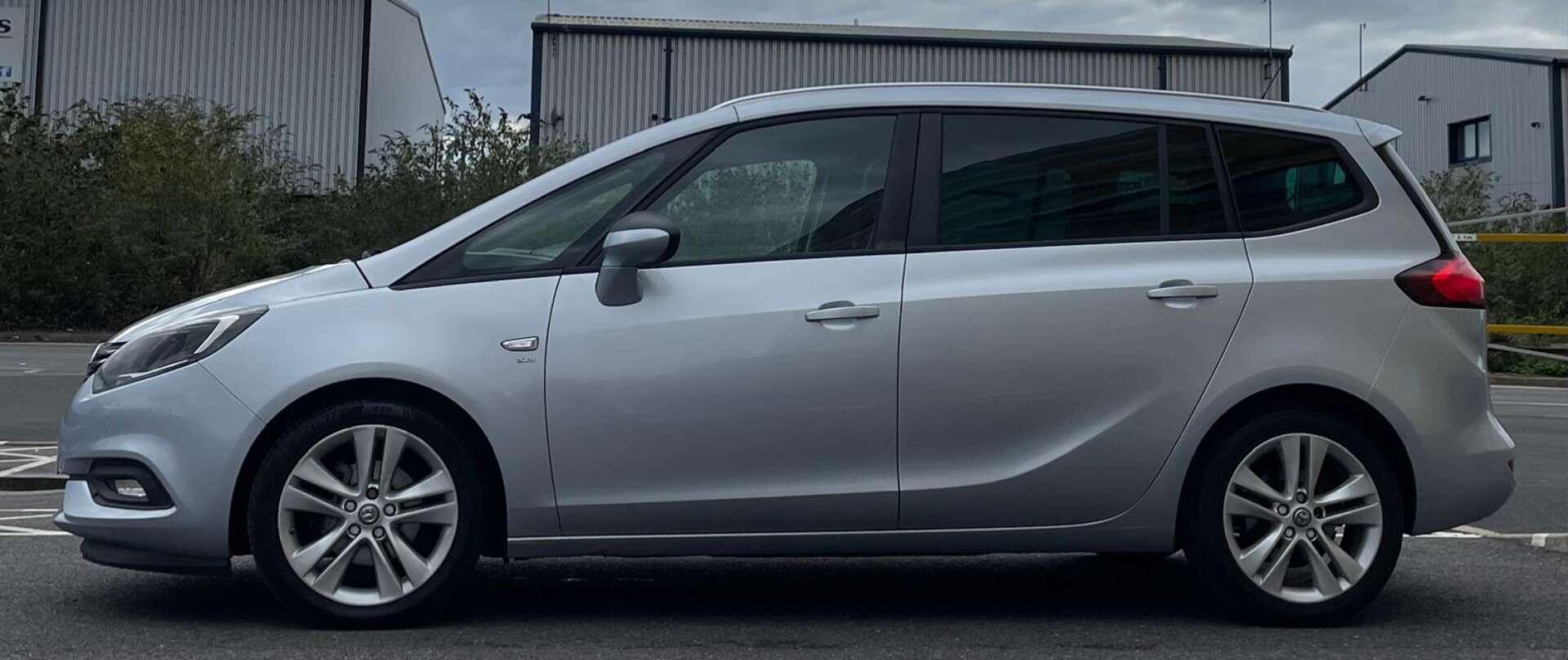 Vauxhall Zafira Tourer view 35