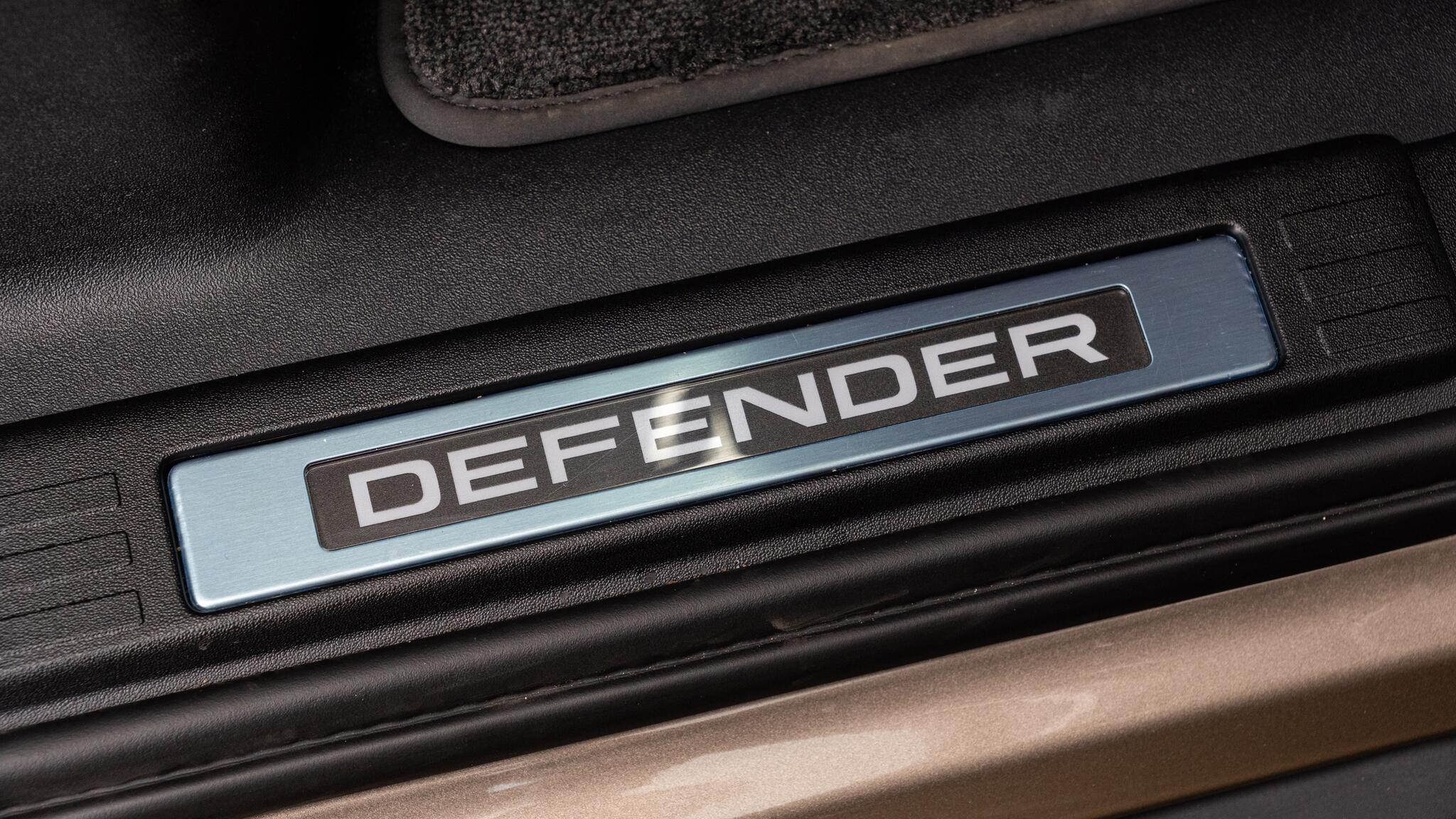 Land Rover Defender view 82