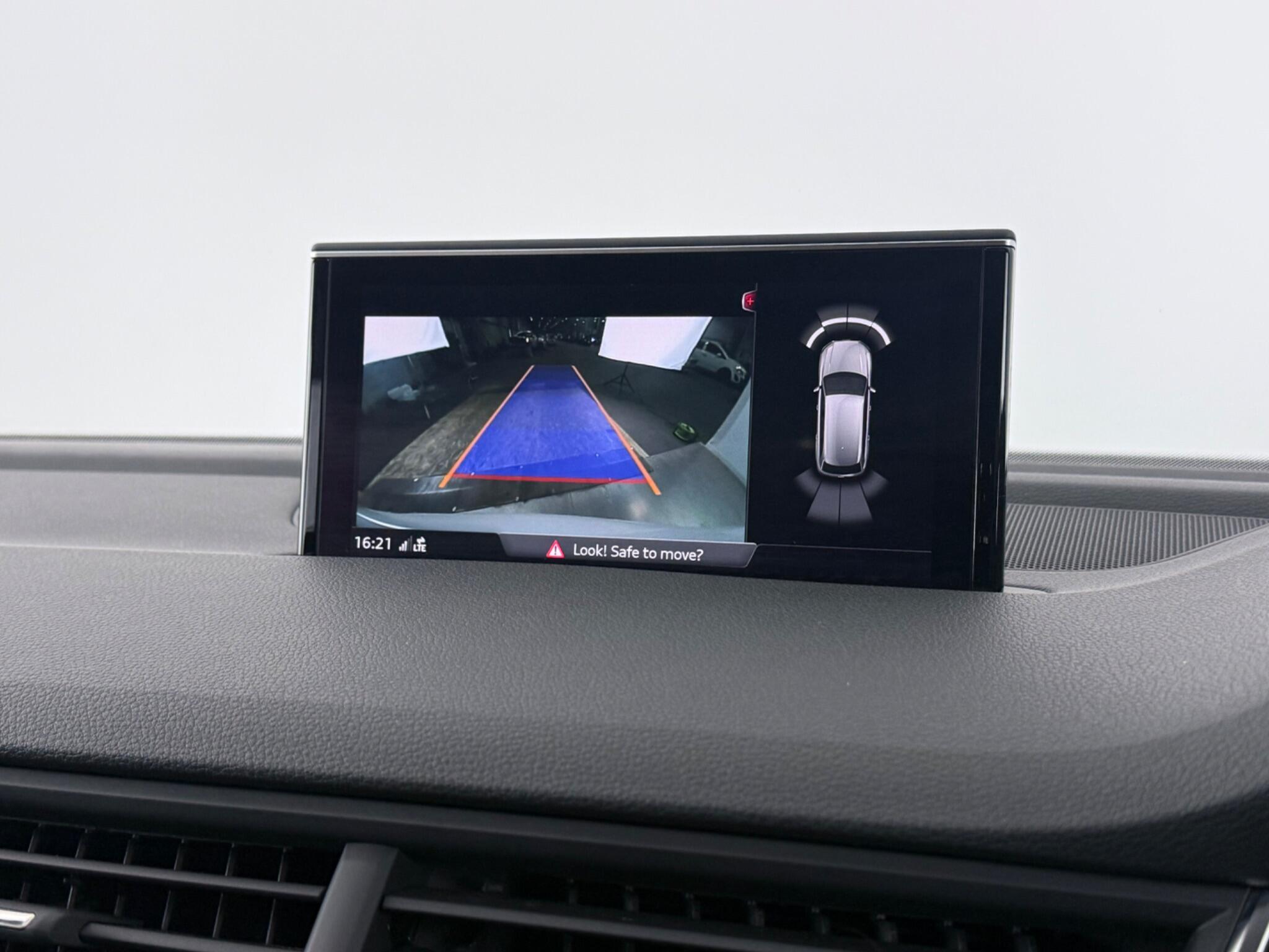 Audi Q7 view 29