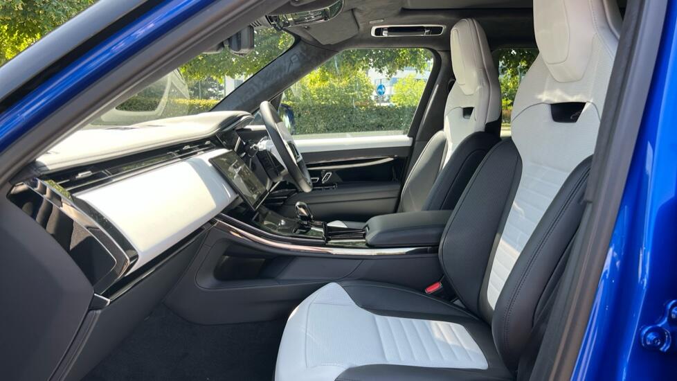 Land Rover Range Rover Sport view 3