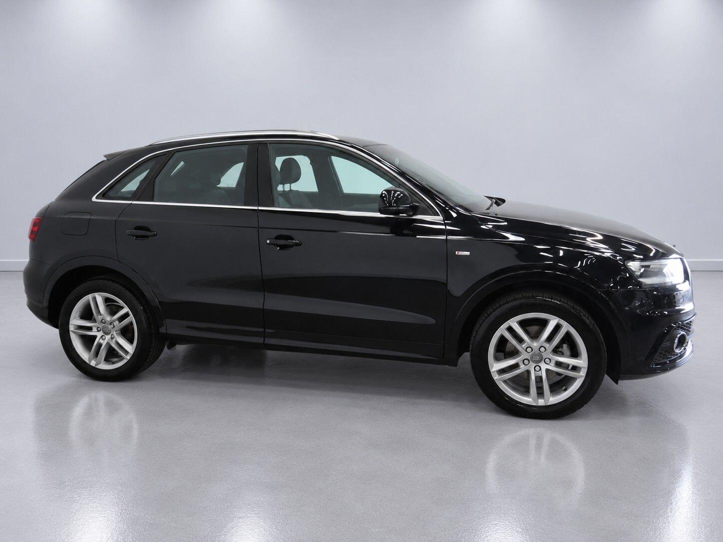 Audi Q3 view 4