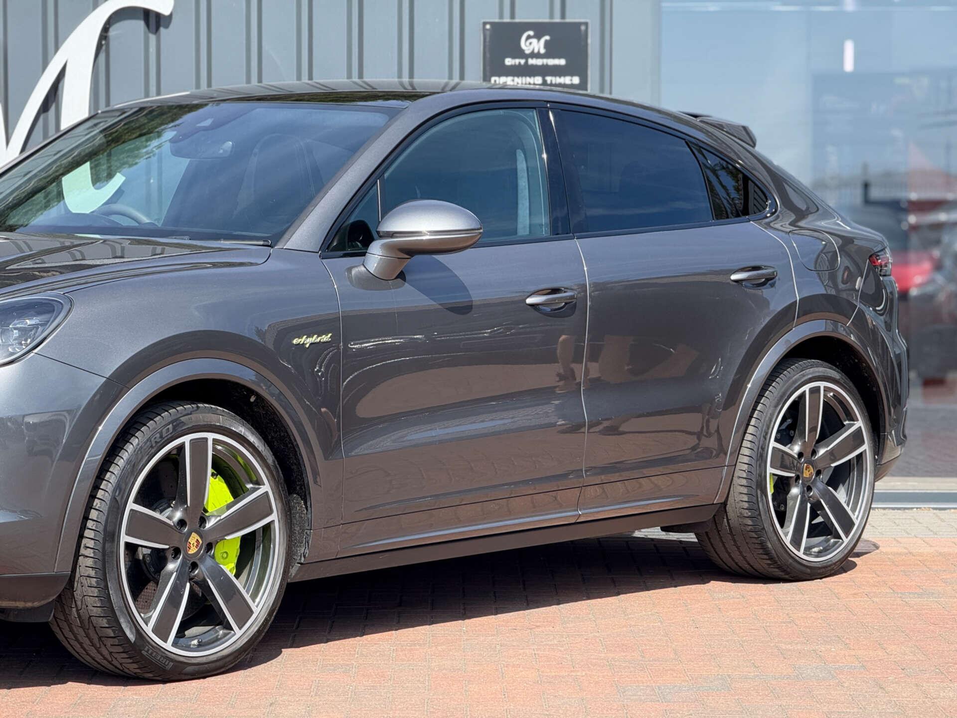 Porsche Cayenne view 3