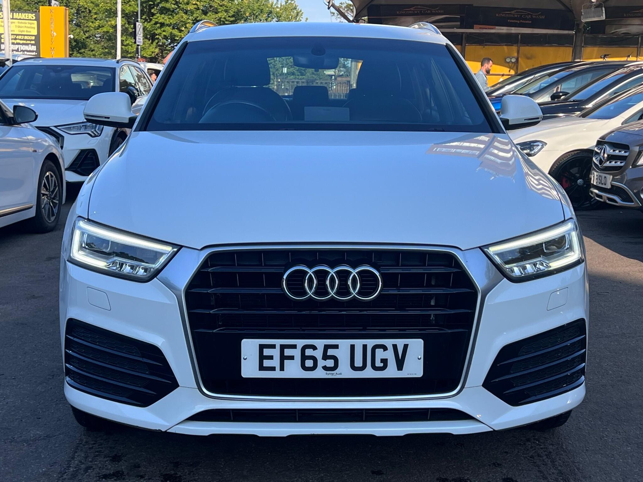 Audi Q3 view 3