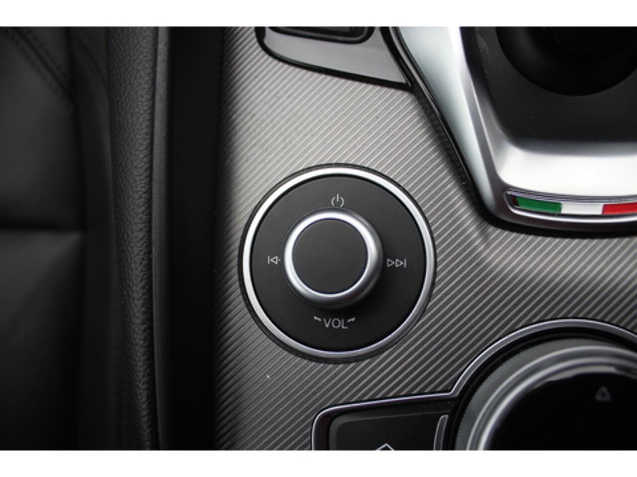 Alfa Romeo Giulia view 29