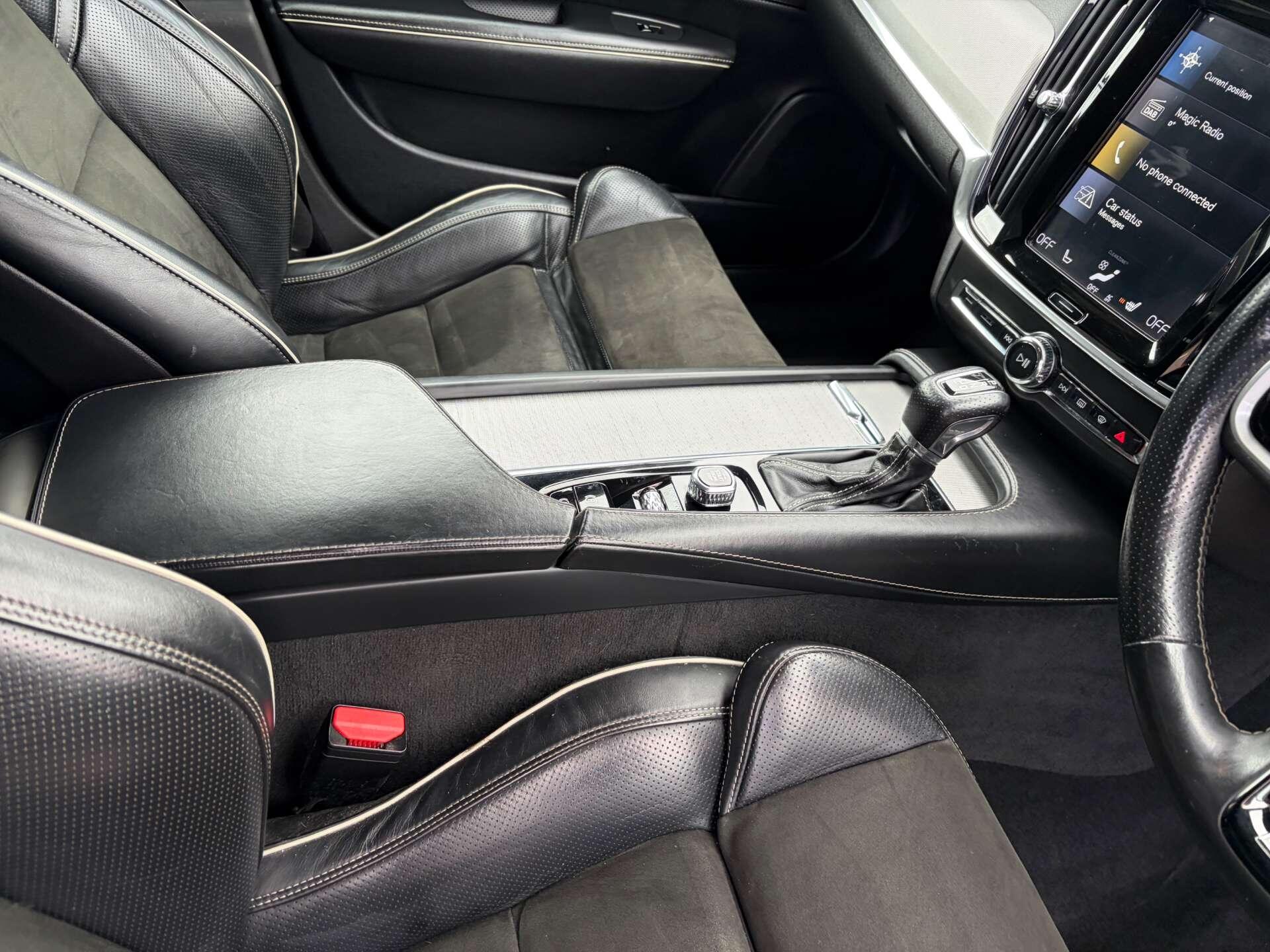 Volvo S90 view 47