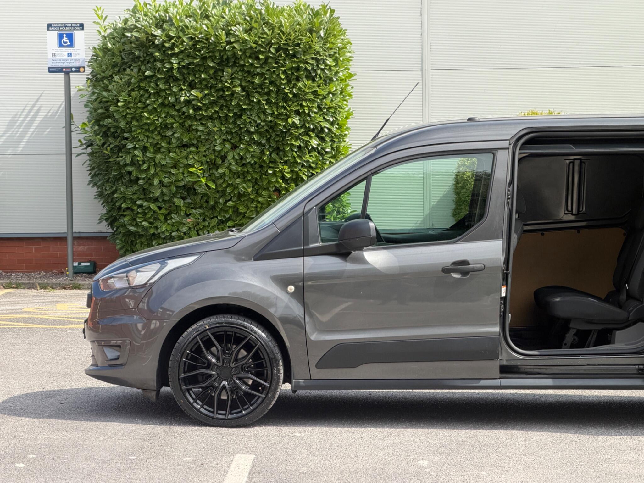 Ford Transit Connect view 26