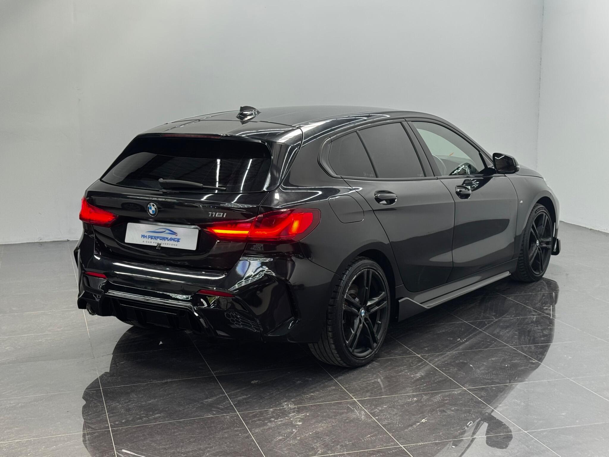 BMW 1 Series view 5
