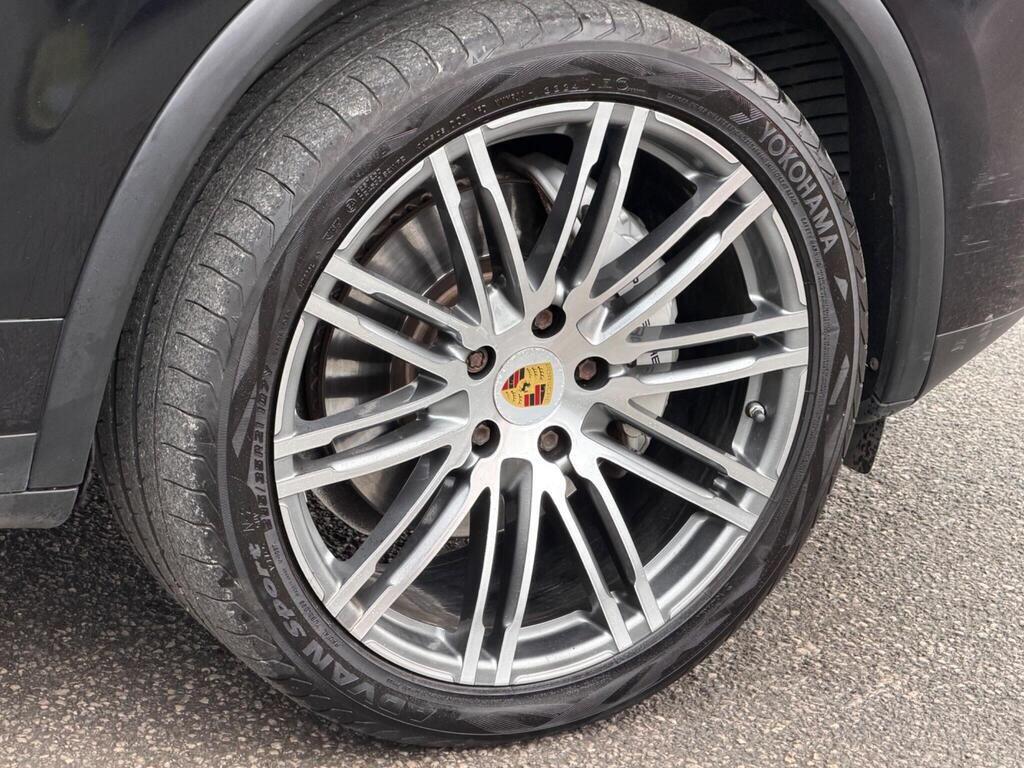 Porsche Cayenne view 57