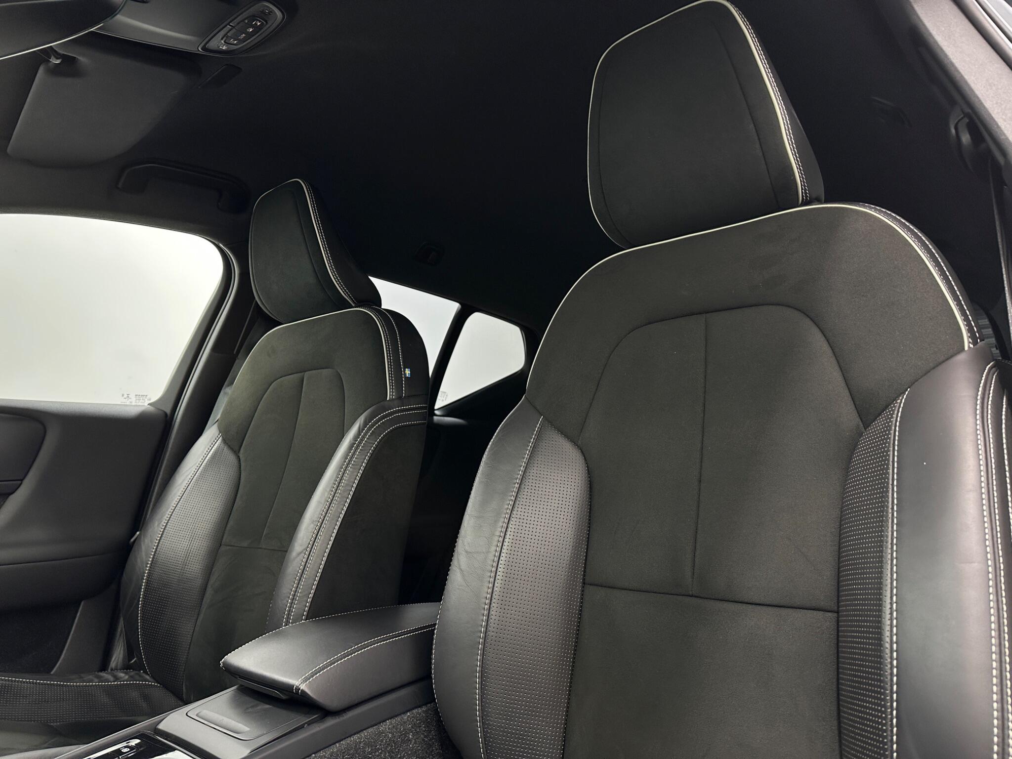 Volvo XC40 view 34