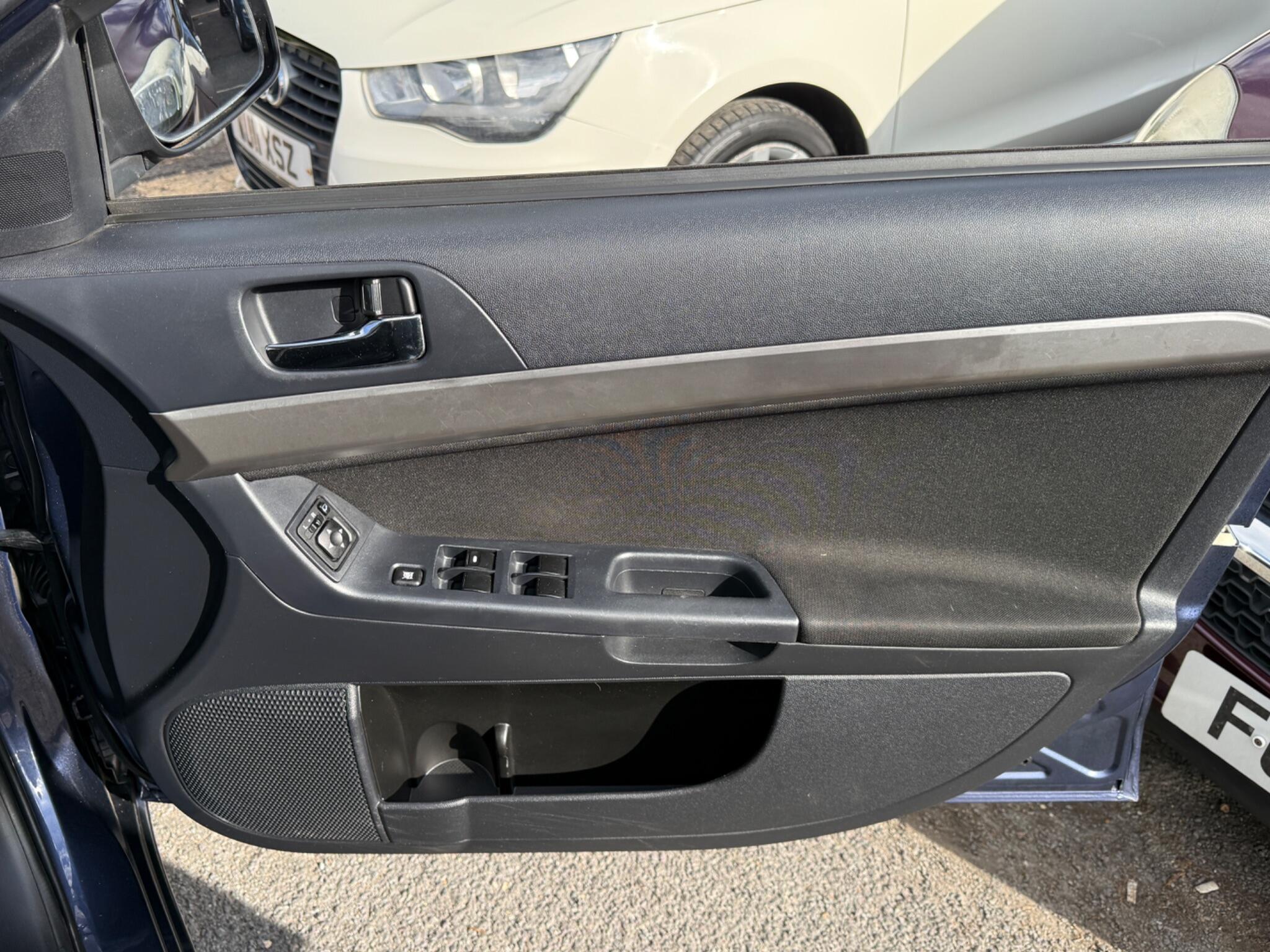 Mitsubishi Lancer - Image 33