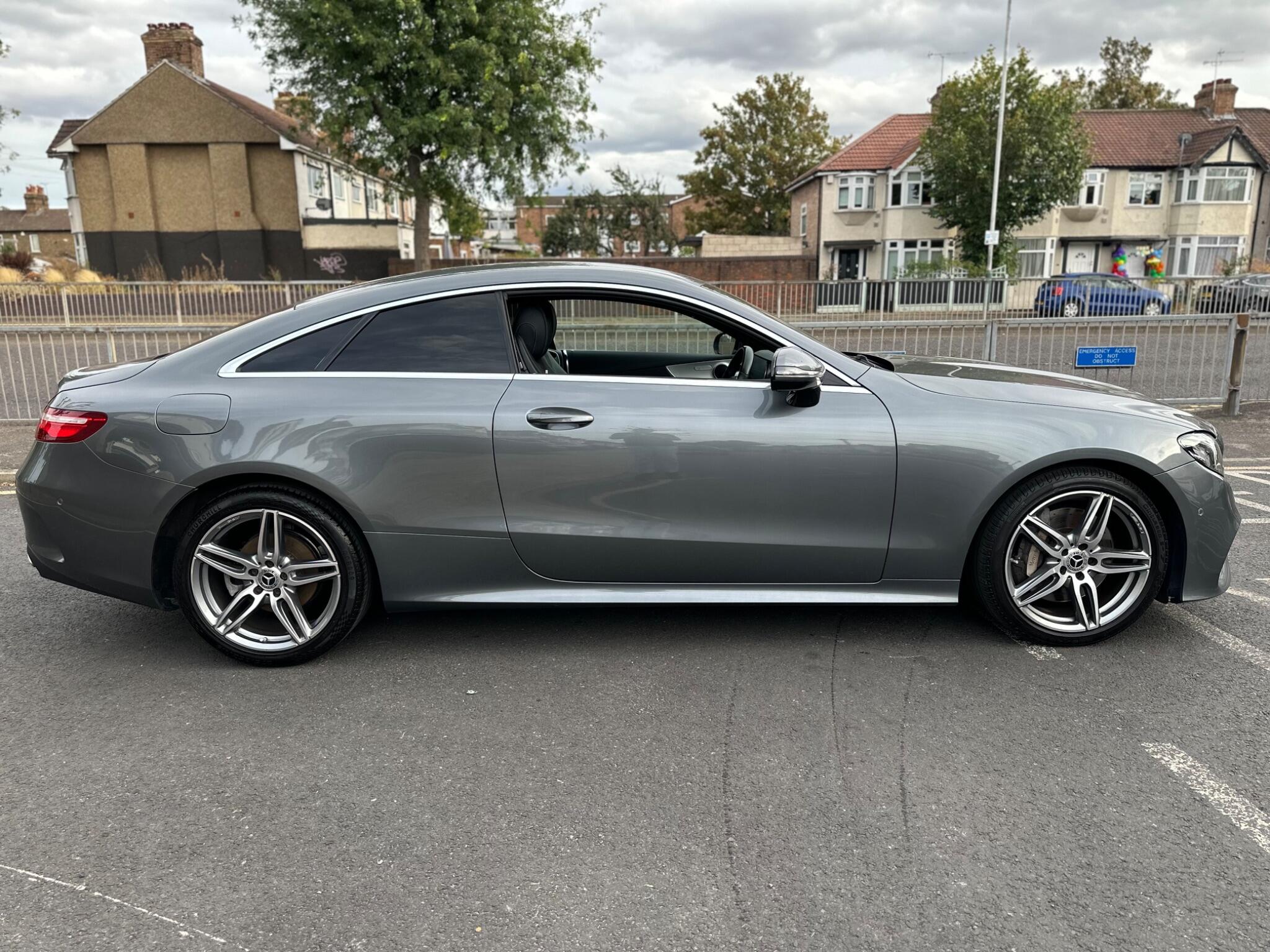 Mercedes-Benz E-Class view 9