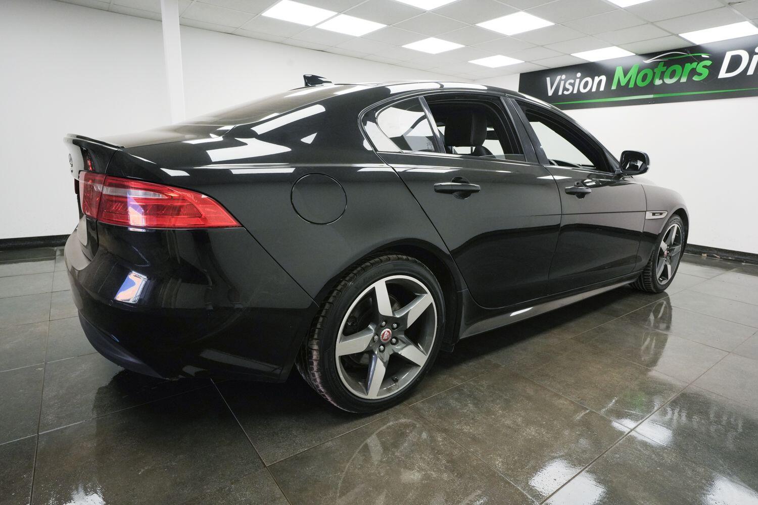 Jaguar Xe view 4