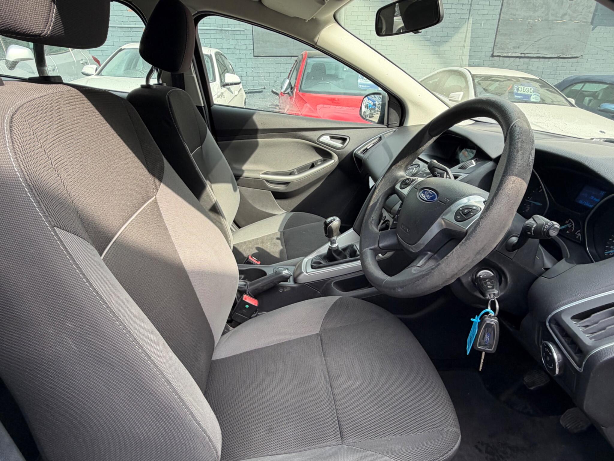 Ford Focus view 10