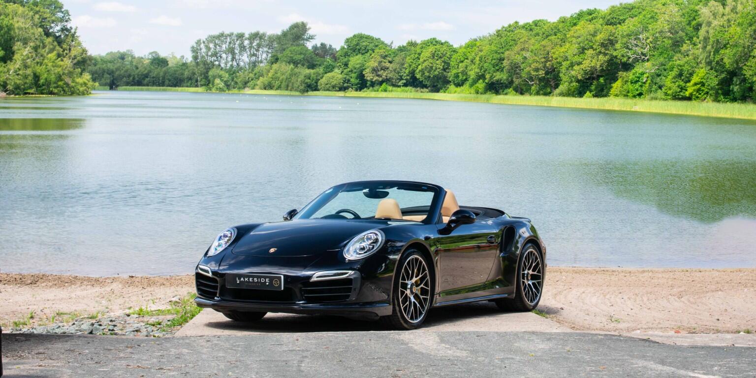 Porsche 911 view 3