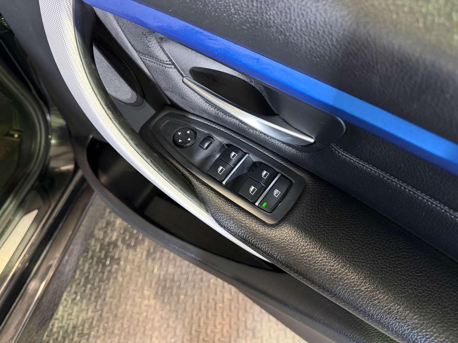 BMW 3 Series view 17