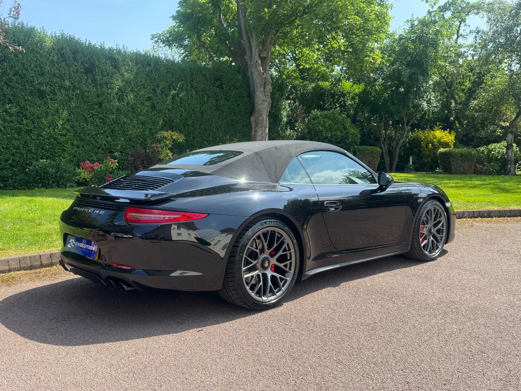 Porsche 911 view 12