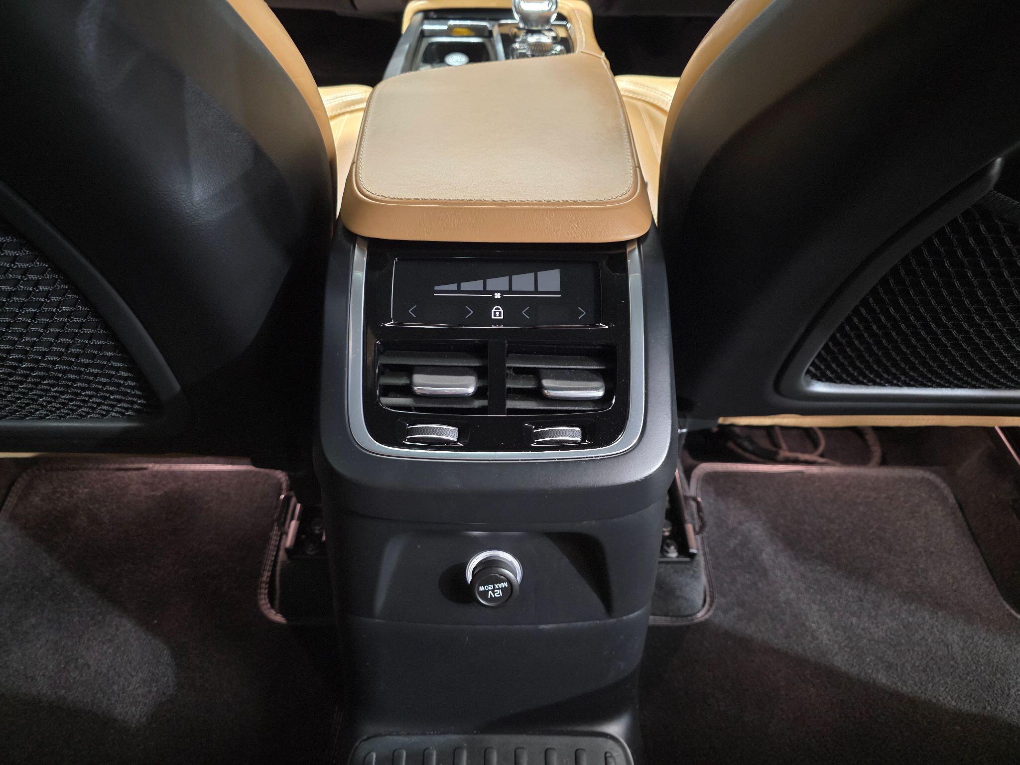 Volvo XC90 view 34