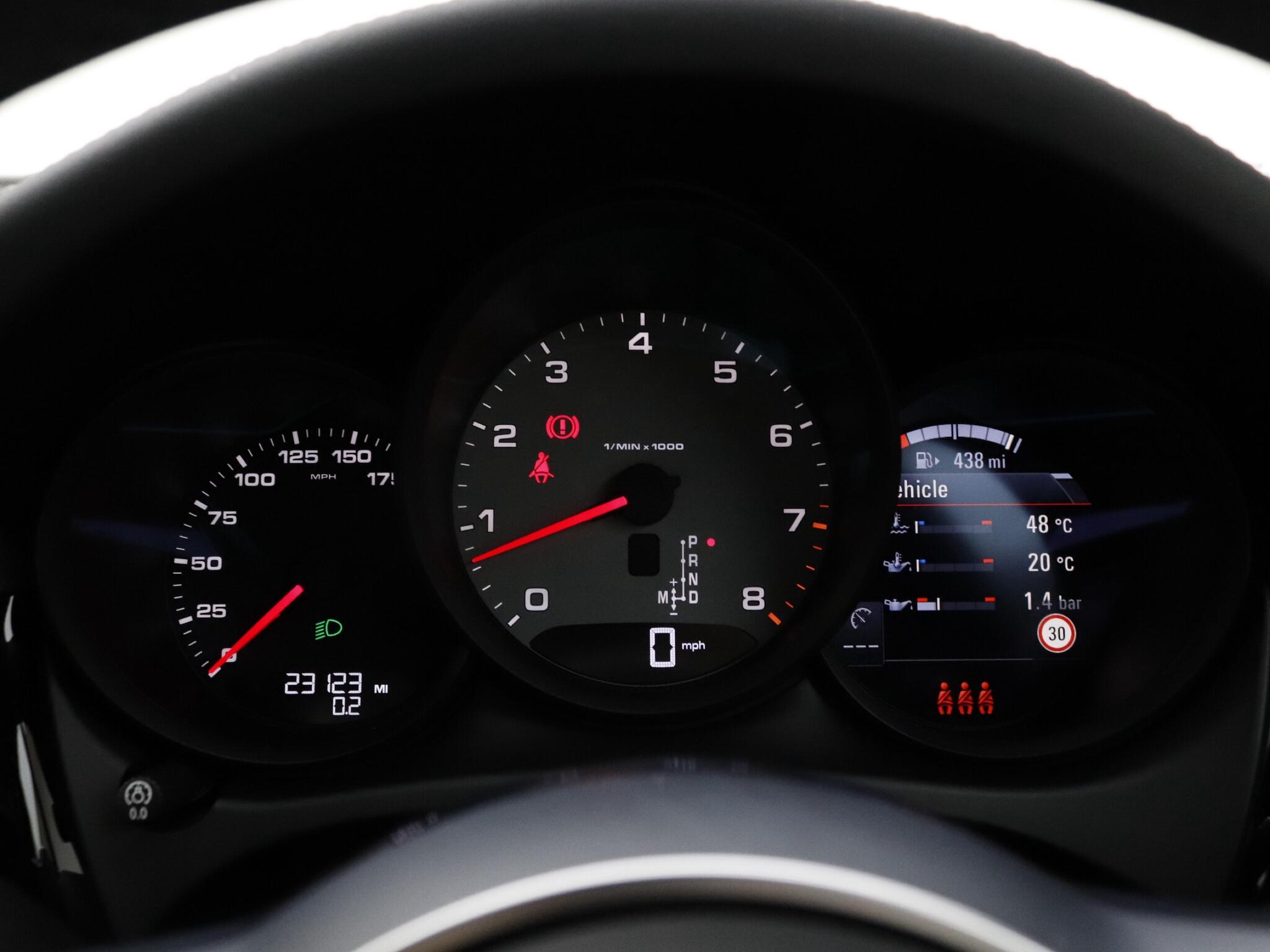 Porsche Macan view 16