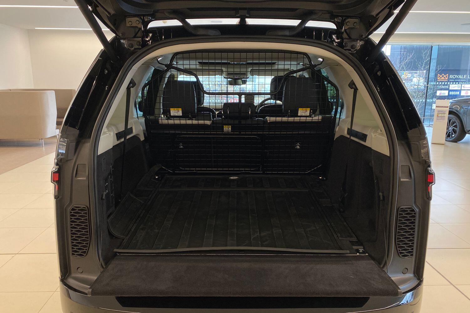 Land Rover Discovery view 18