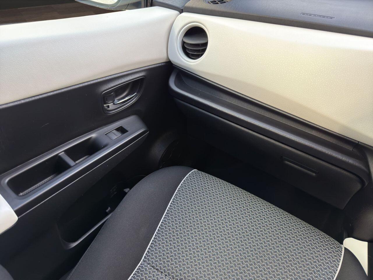 Toyota Yaris view 10