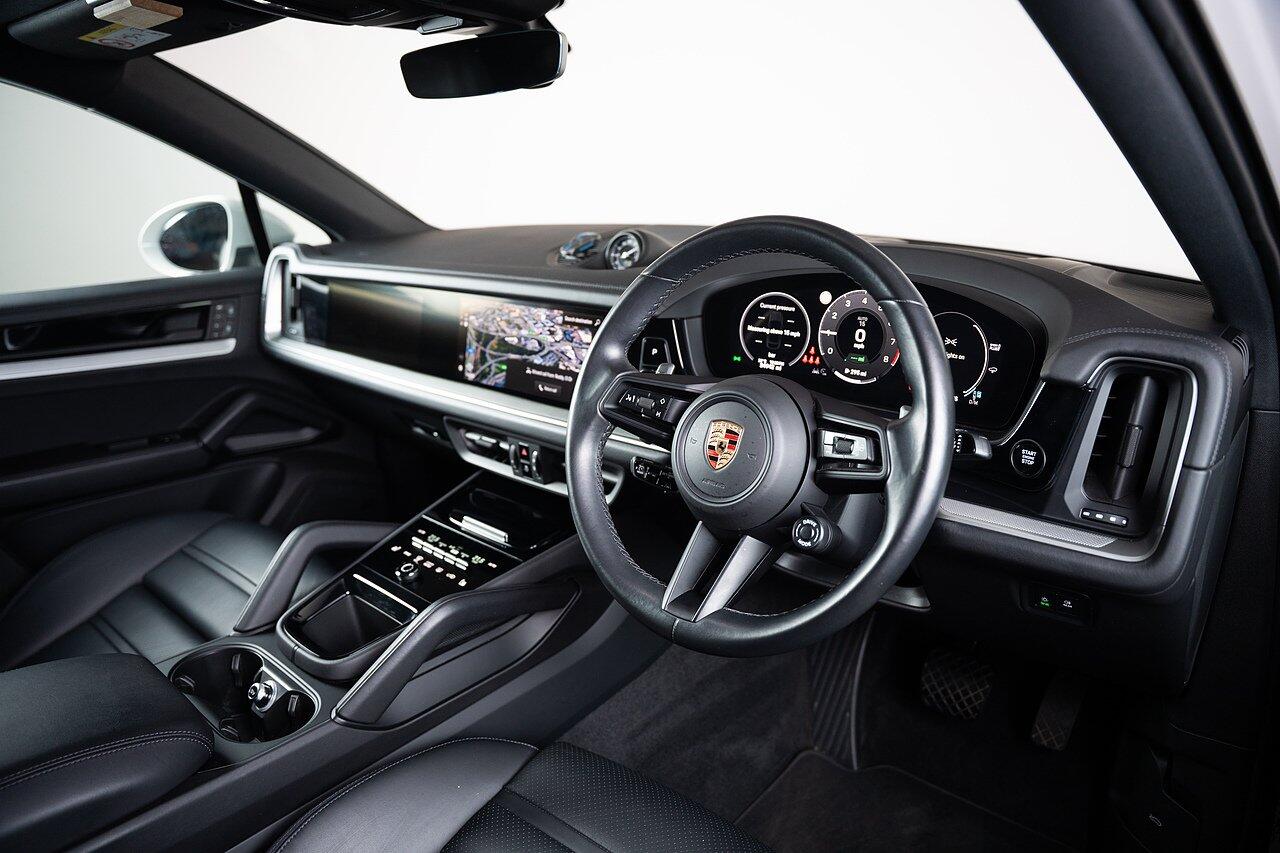 Porsche Cayenne view 16